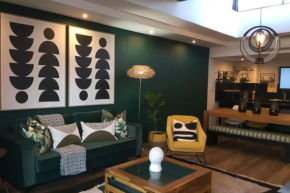 Stylish 2 Bedroom Apartment in Cape Town with Stunning Views